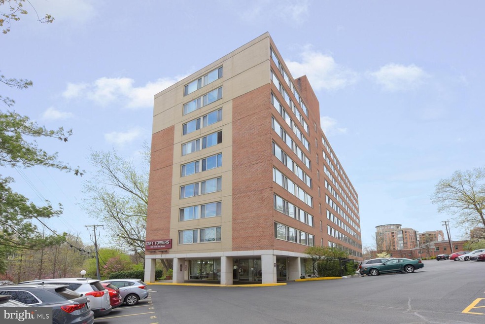 Taft Towers unit 606, Arlington, VA 22201 - photo 1