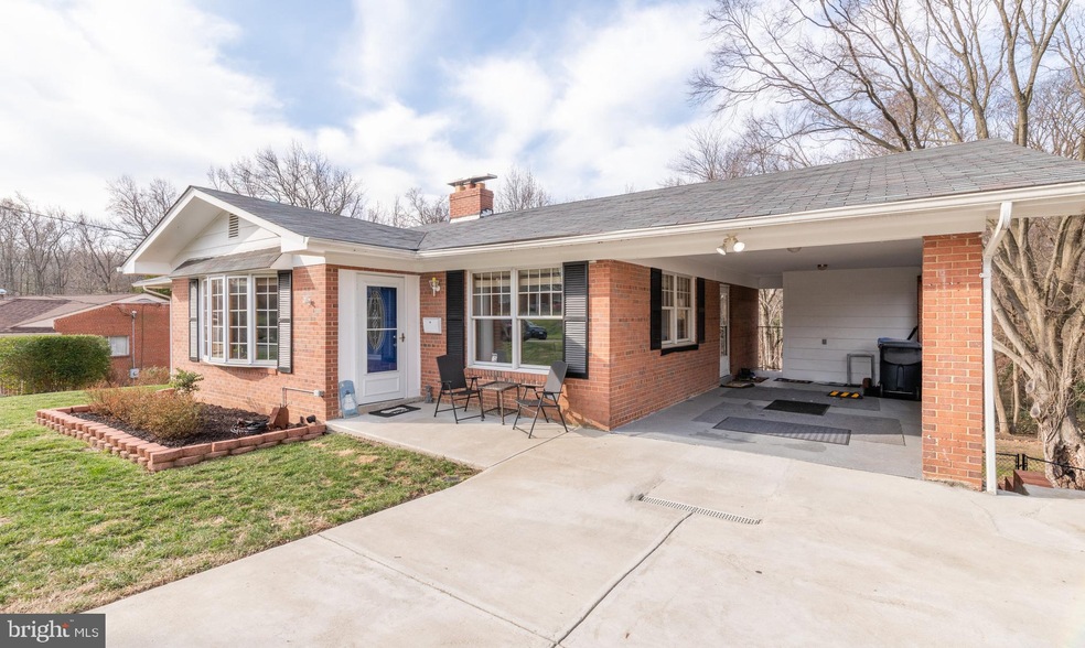 2215 Shiver Dr, Alexandria, VA 22307 - photo 1