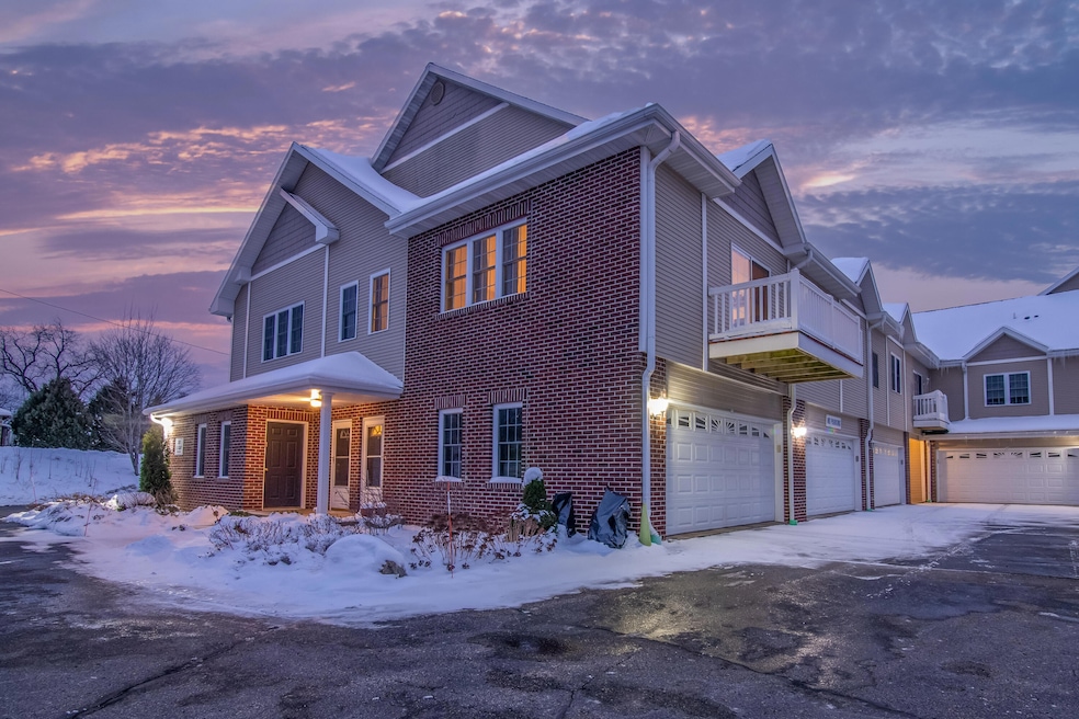 327 E Clay St unit 21, Whitewater, WI 53190 - photo 1