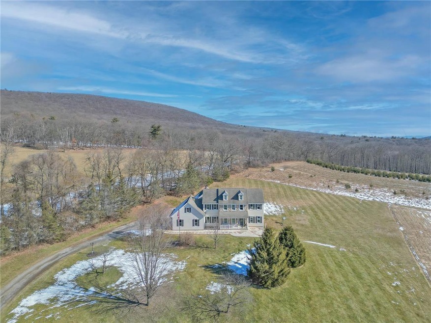 1096 High Dr, Tamaqua, PA 18252 - photo 1