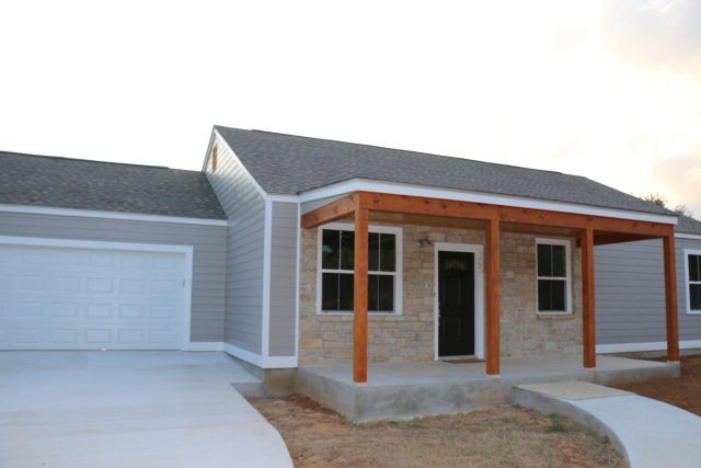 205 W Trailmoor Dr, Fredericksburg, TX 78624 - photo 1