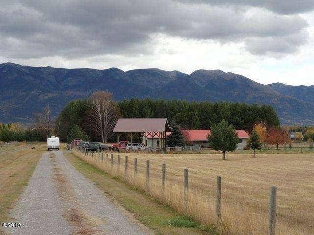 01 - Driveway and Views of the Mountains