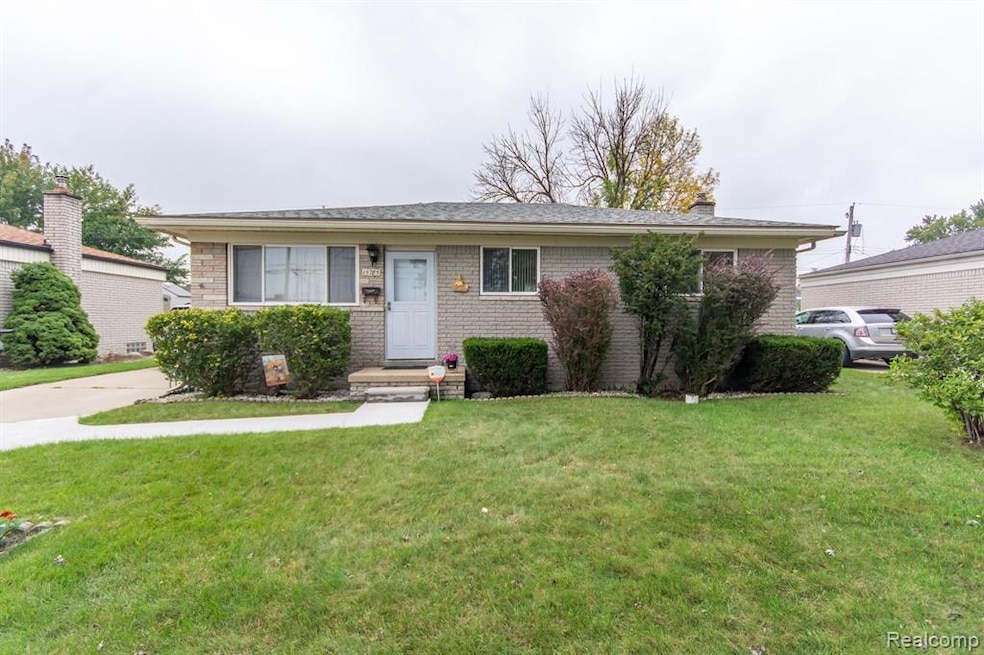 15785 Common Rd, Roseville, MI 48066 - photo 1