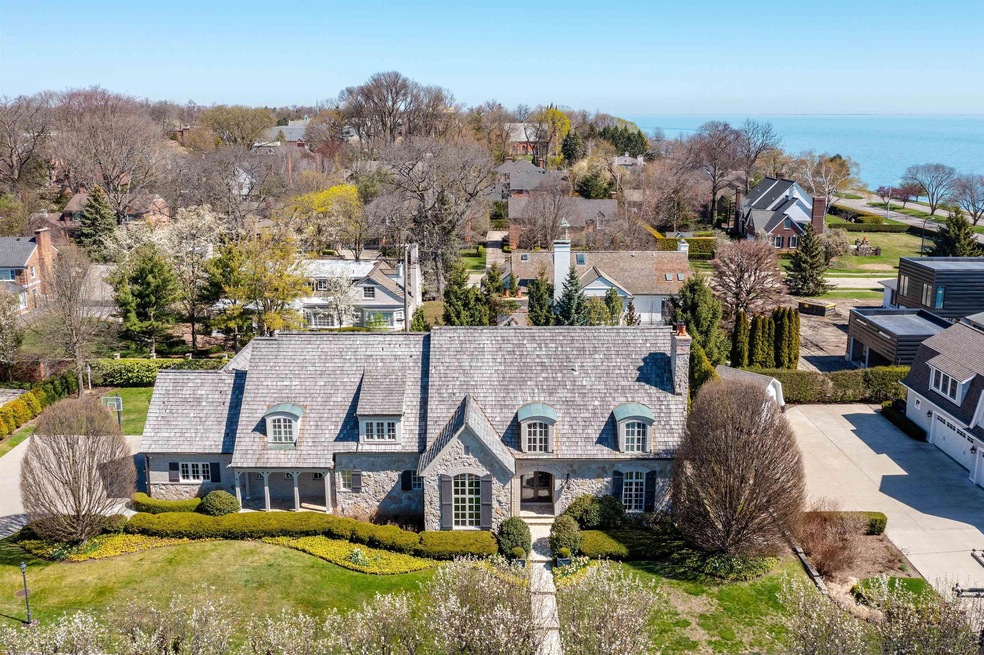 2 Cherry Hurst Ln, Grosse Pointe Farms, MI 48236 - photo 1