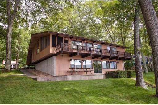 46 Lakeshore Dr, Hopkinton, MA 01748 - photo 1