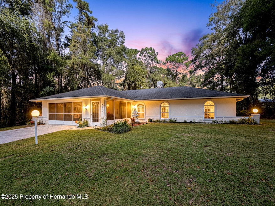 7-web-or-mls-6079-e-king-ln-1 (2)