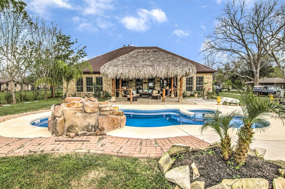 1129 County Road 147, Alvin, TX 77511 - photo 1