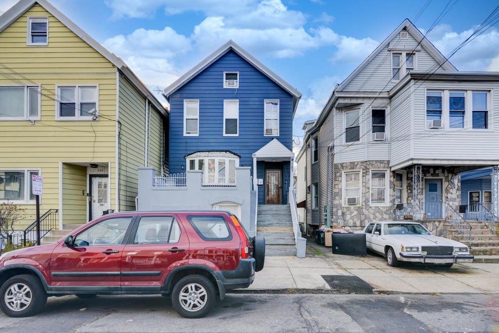 187 Pearsall Ave unit 1, Jersey City, NJ 07305 - photo 1