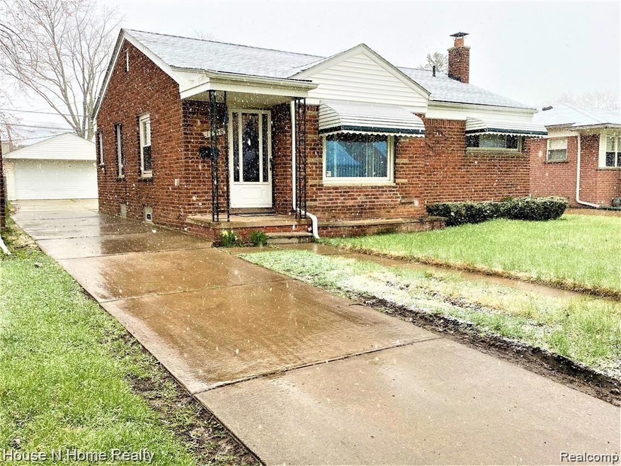 Front of home, newer windows and roof