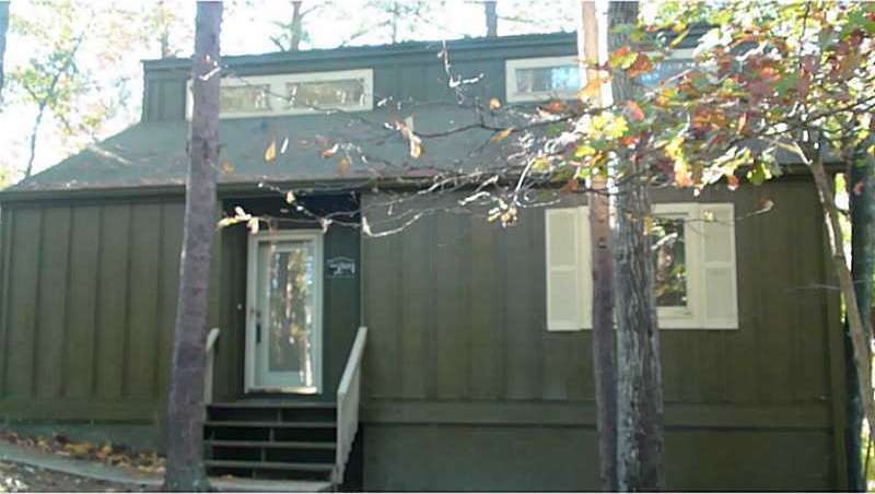 Exterior Front. Great private lake getaway with sp