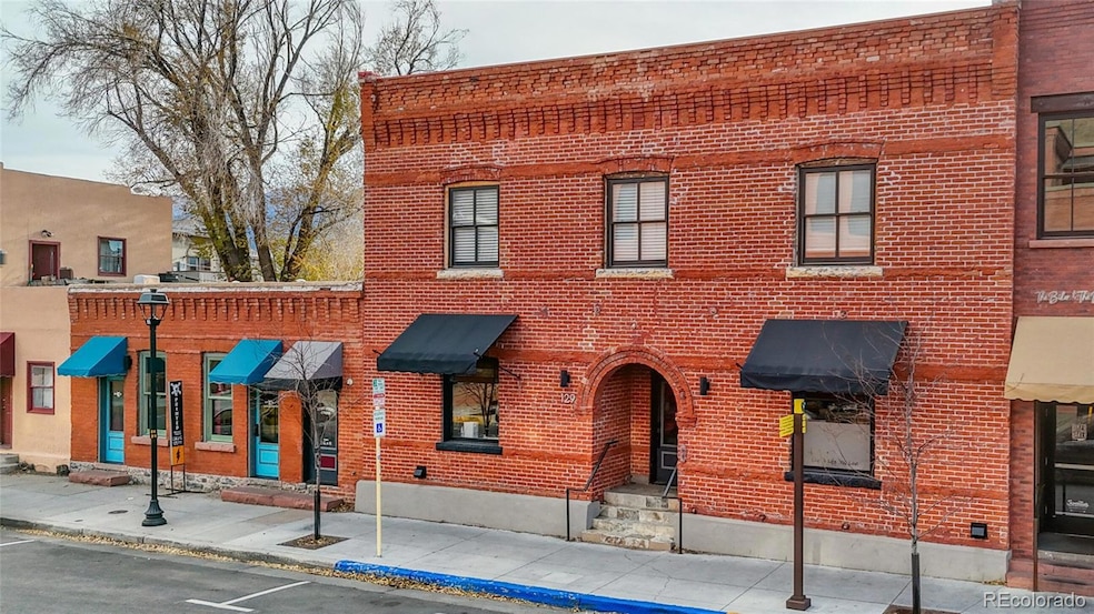 Welcome to 129 W Sackett Avenue