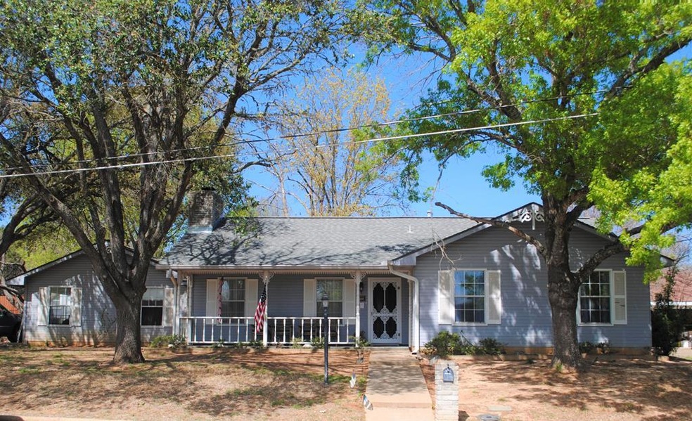 1816 Quailwood Dr, Fredericksburg, TX 78624 - photo 1