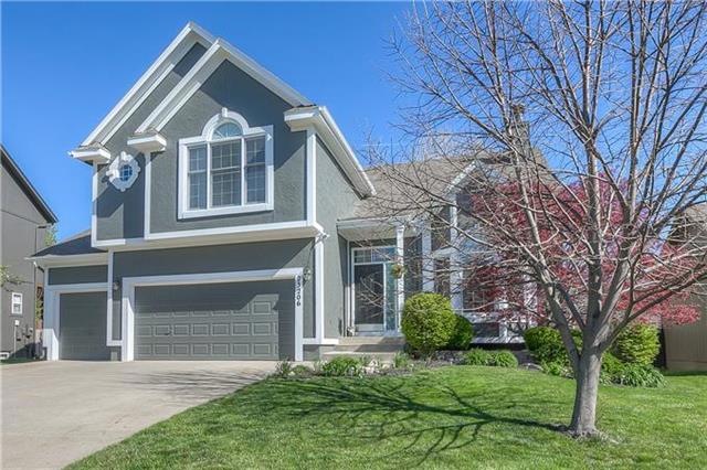 Tons of living space in Shawnee Home
