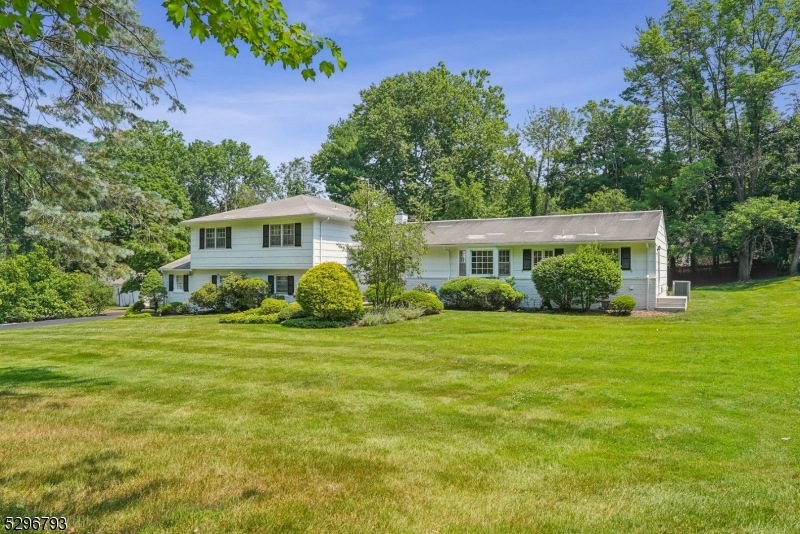 Sold $1,788,000 • Co-Listing Agent