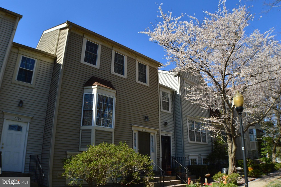 2391 Hunters Square Ct, Reston, VA 20191 - photo 1