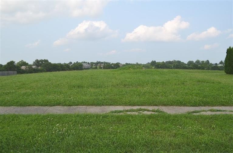 425 Cresthill Dr, Harrodsburg, KY 40330 - photo 1