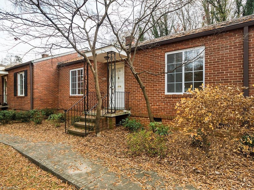 Convenient covered front porch!
