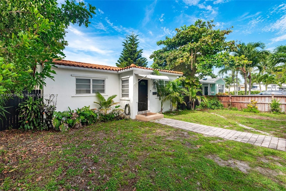 2506 Harding St, Hollywood, FL 33020 - photo 1