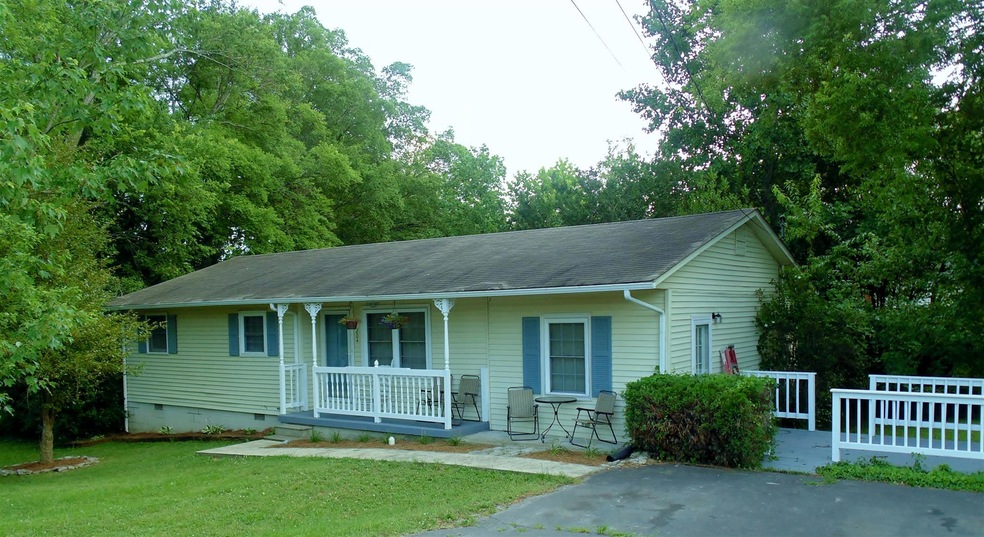 204 Charlotte Dr, Shelbyville, TN 37160 - photo 1