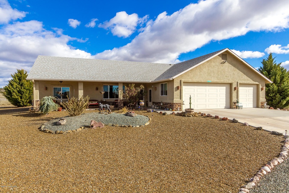 24925 N Camino Del Reino, Paulden, AZ 86334 - photo 1