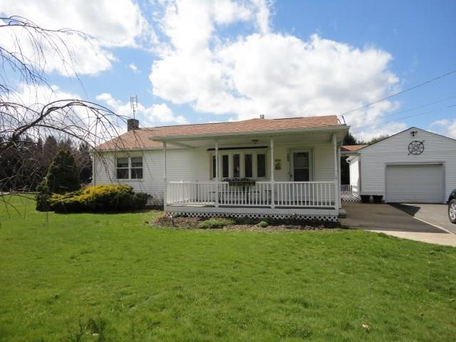 Lovely 3 bedroom, 1 bath, Ranch home w/covered fro
