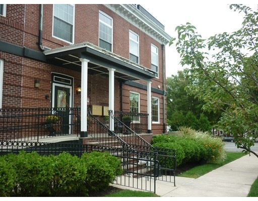 317 Main St unit 4, Wakefield, MA 01880 - photo 1