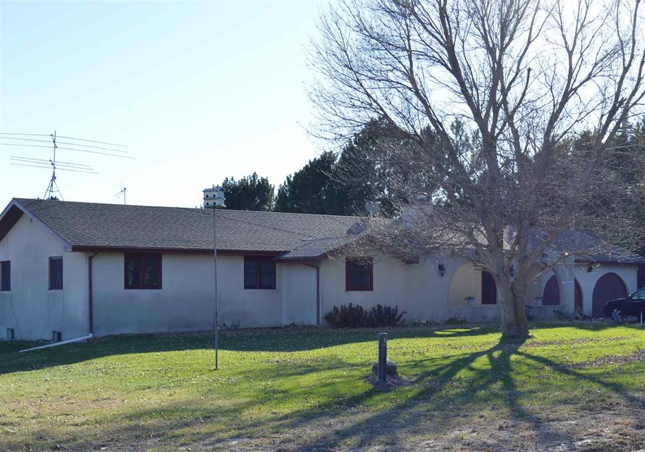 1076 E Sandra Rd, North Platte, NE 69101 - photo 1
