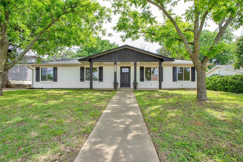 2910 W Crawford St, Denison, TX 75020 - photo 1