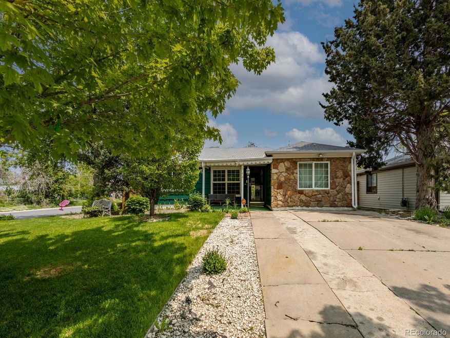 942 Geneva St, Aurora, CO 80010 - photo 1