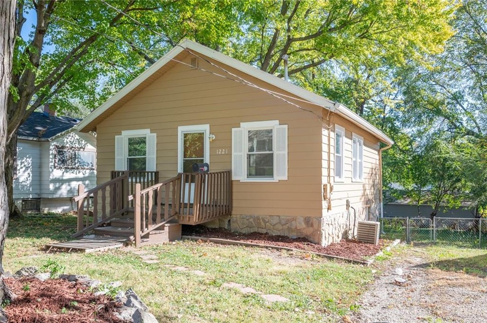 1221 56th St, Des Moines, IA 50311 - photo 1