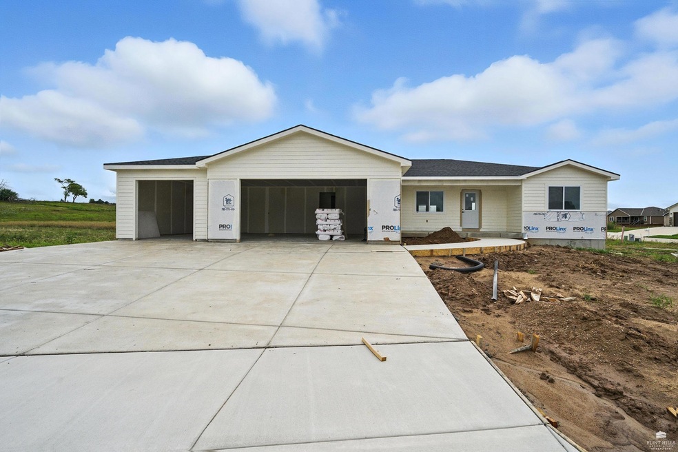 8545 William Dr, Manhattan, KS 66502 - photo 1