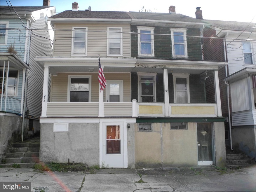 230 W Ridge St, Coaldale, PA 18218 - photo 1