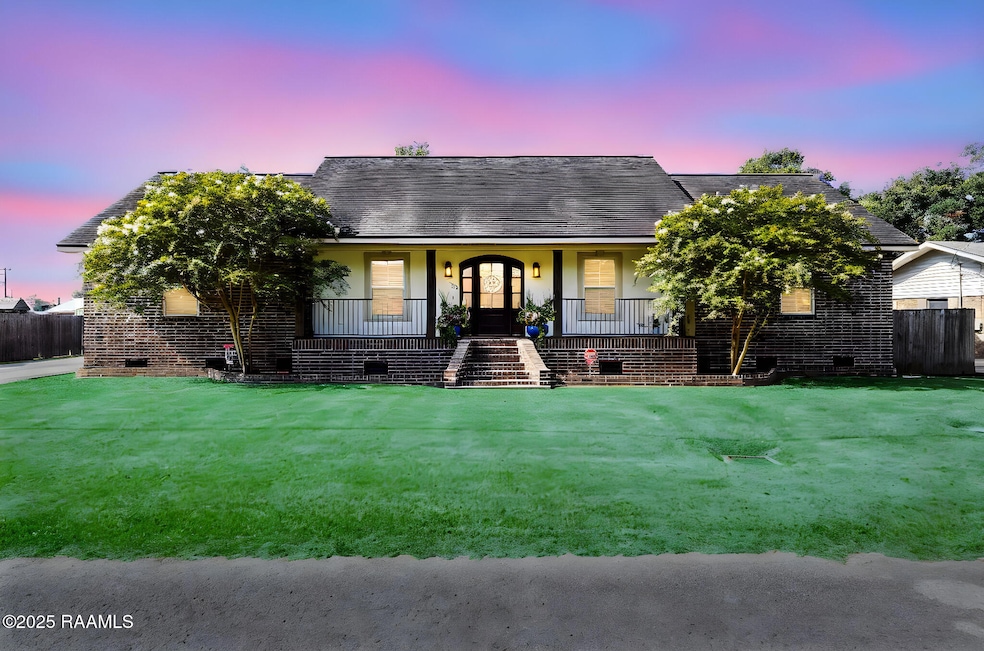 709 W Pine St, Erath, LA 70533 - photo 1