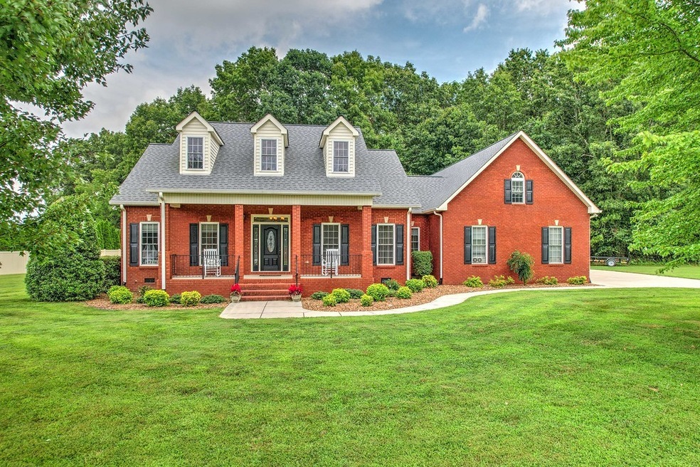 Welcome to 273 Spirit Cir!