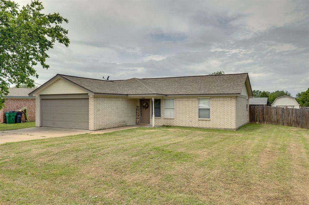 3107 Shady Ln, Granbury, TX 76049 - photo 1