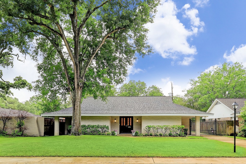 10007 Burgoyne Rd, Houston, TX 77042 - photo 1