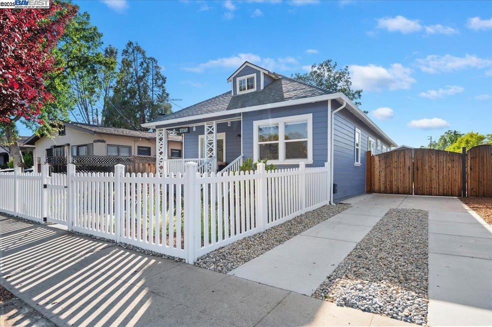 Sold $1,225,000 • Co-Listing Agent