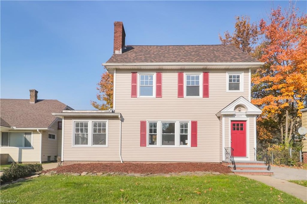 3327 Berkeley Rd, Cleveland, OH 44118 - photo 1