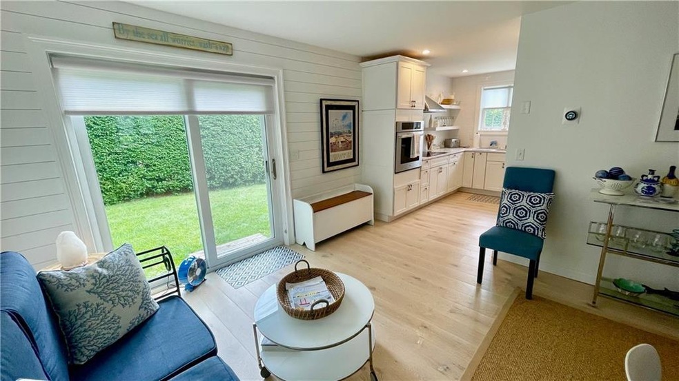 152 Tuckerman Ave unit 8, Middletown, RI 02842 - photo 1