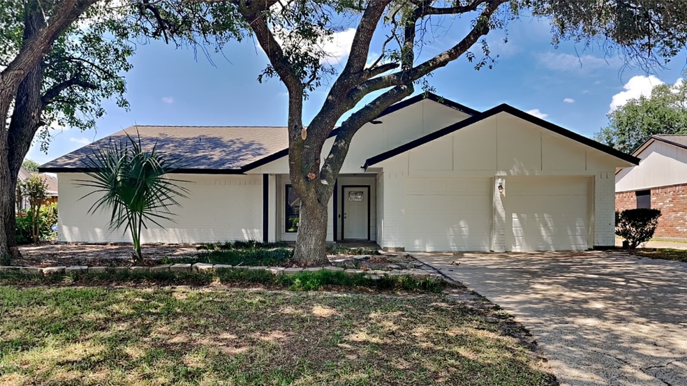 1920 Goode St, Alvin, TX 77511 - photo 1