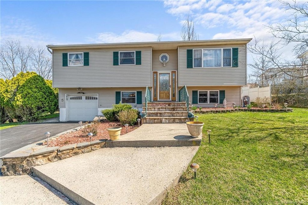 5 Weather Vane Way, Middletown, NY 10940 - photo 1