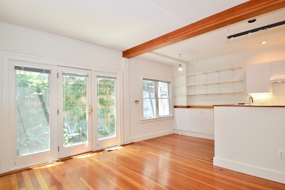 538 Green St unit 1, Cambridge, MA 02139 - photo 1