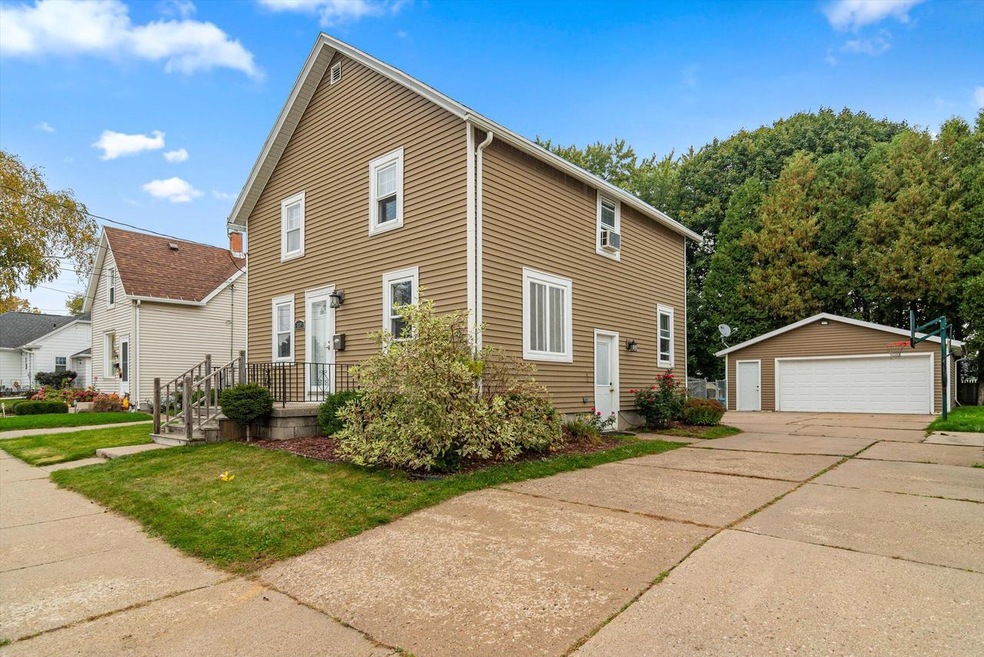 839 N 19th St, Manitowoc, WI 54220 - photo 1