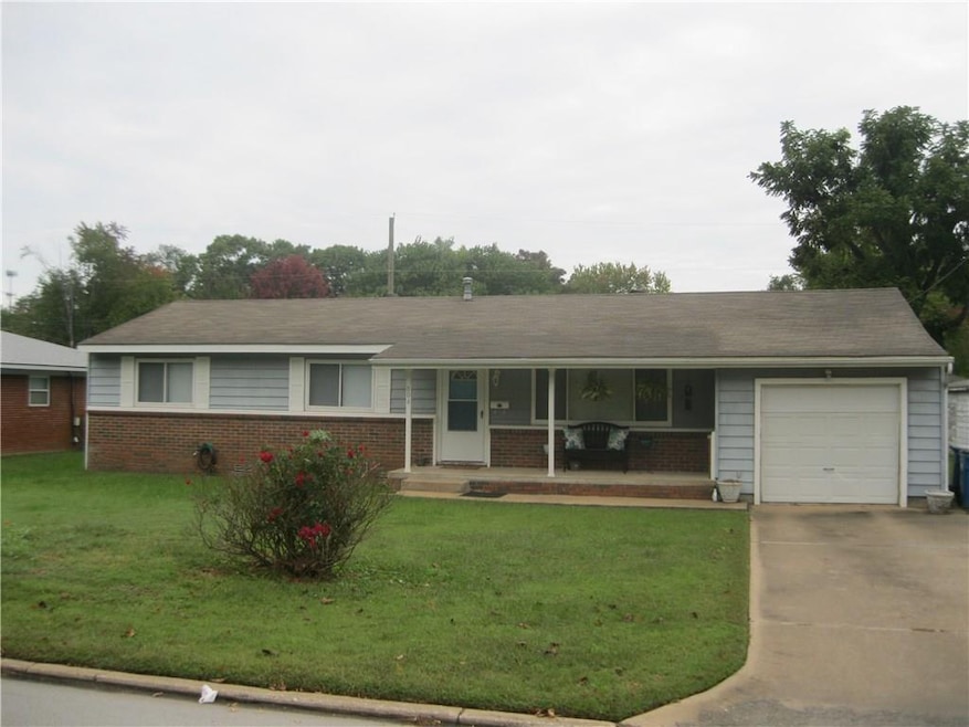 804 NW 8th St, Bentonville, AR 72712 - photo 1