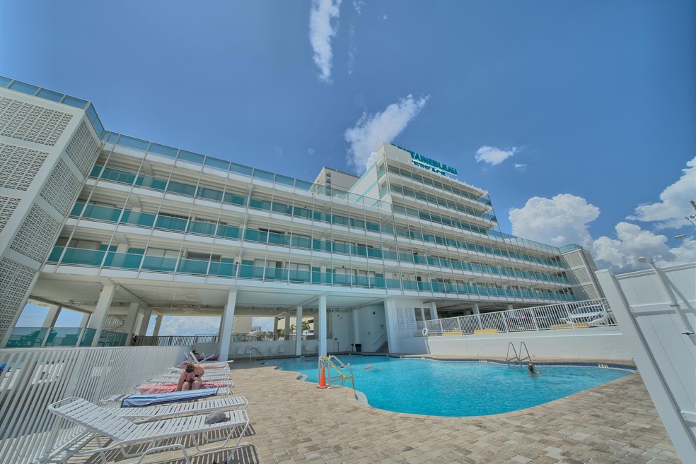 Fontainebleu Pool Deck