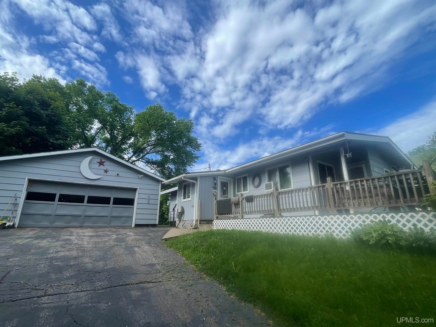 708 Park St, Ishpeming, MI 49849 - photo 1