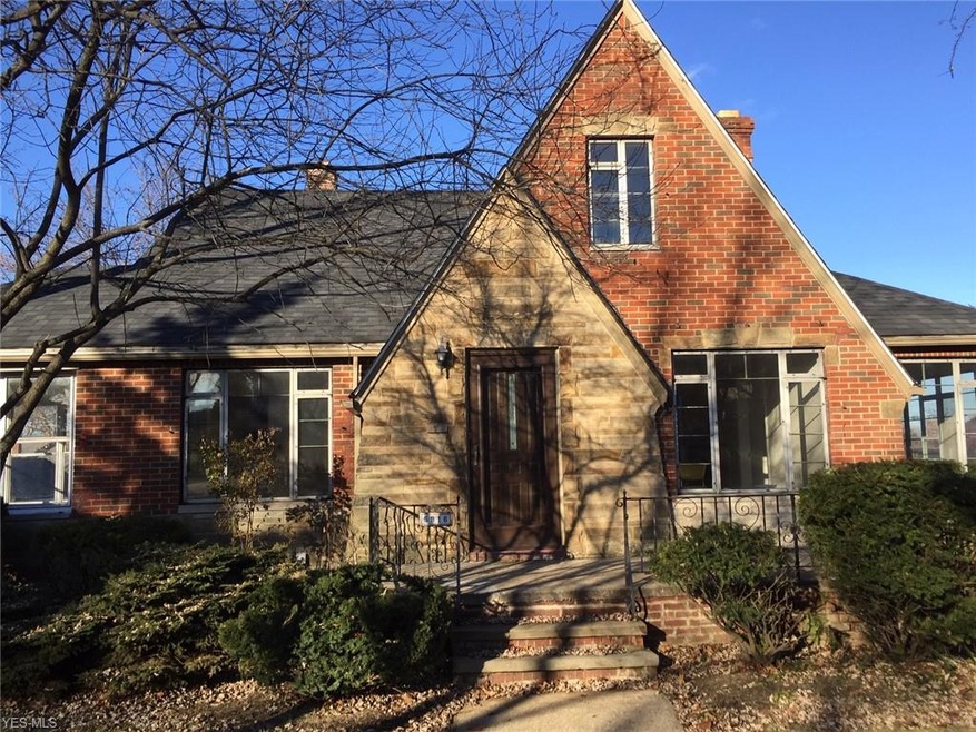 Front view facing Hollywood Drive