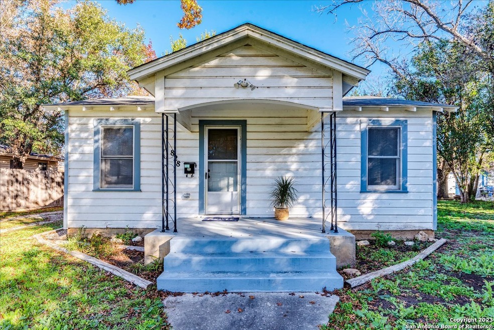 828 E Humphreys St, Seguin, TX 78155 - photo 1