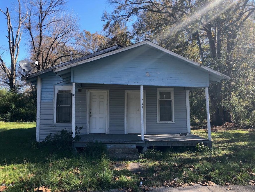 211 S Steele Ave, Picayune, MS 39466 - photo 1