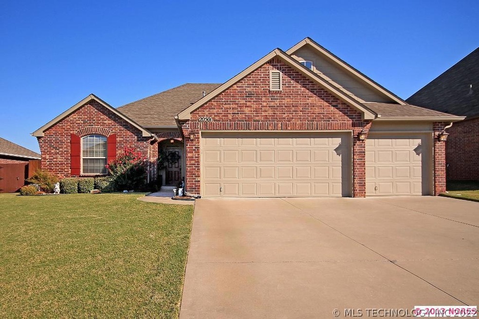 SPLIT BEDROOM PLAN! 4 Bedrooms AND a 3 Car Garage